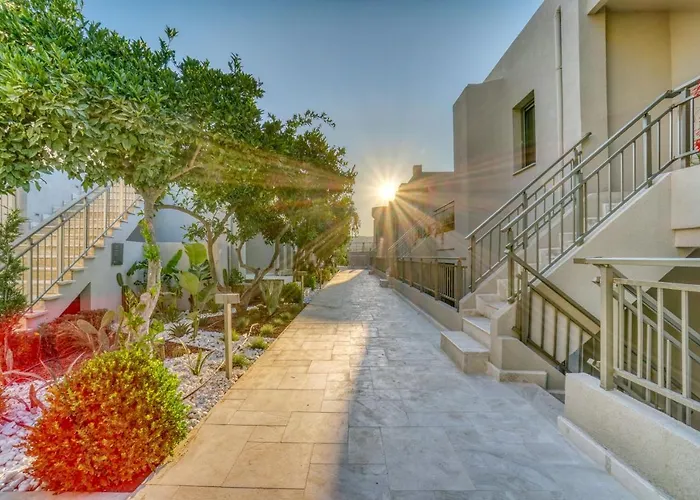 Olira Tuerkbuekue Residences ホテル *
