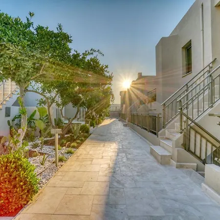 Olira Tuerkbuekue Residences فندق *