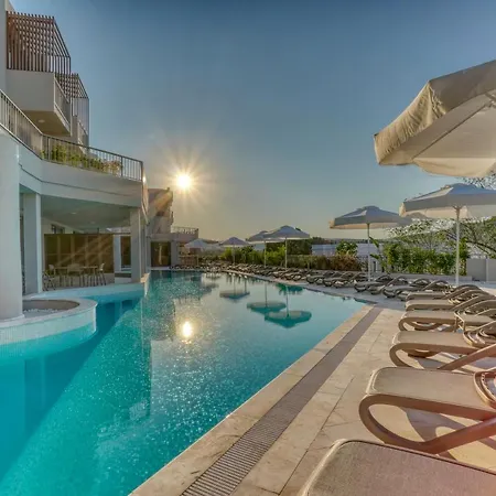 Olira Tuerkbuekue Residences فندق *