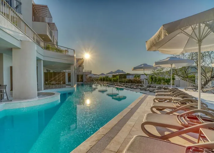 Olira Tuerkbuekue Residences Szálloda *